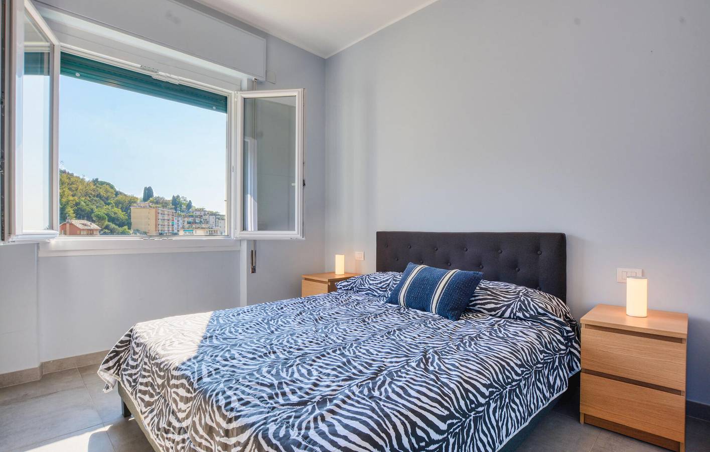 Ganze Ferienwohnung, Appartement am Meer mit Garage und Terrasse 2 km vom Strand Pomaro entfernt in Zoagli, Riviera di Levante