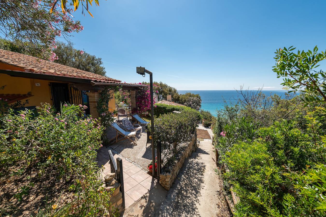 Ferienhaus "Villa Laura" mit Meerblick, Garten, Terrassen & Wlan in Costa Rei, Muravera