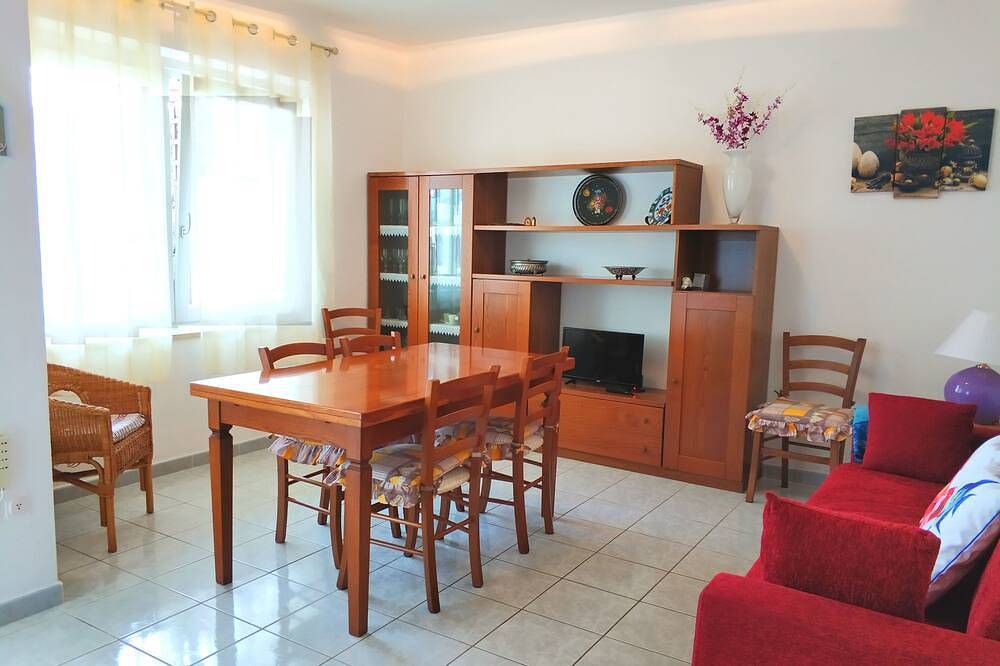 Appartamento intero, Comoda e tranquilla casa vacanza a cala gonone   AC  WIFI Cin It091017C2000P2115 in Cala Gonone, Dorgali