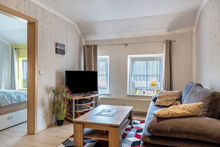 Entire apartment, Holiday Apartment "Günthers Friesenstube" with Shared Garden in Jade, Wesermarsch
