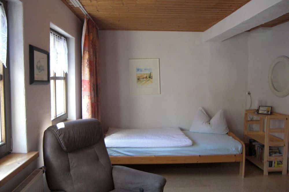 Ganze Wohnung, Gemütliche Ferienwohnung in ruhiger Lage mit voll ausgestatteter Küche in Schonungen, Franken
