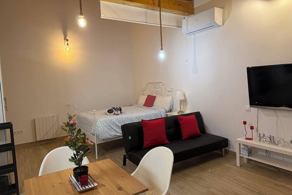 Charming 1-bedroom house in brilliant Pozuelo de Alarcón with Wifi, Ac in Pozuelo de Alarcón, Madrid Province
