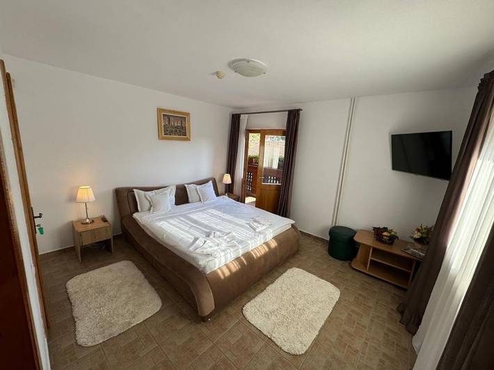 Gîte pour 2 personnes, avec jardin et jacuzzi ainsi que sauna et terrasse à Sinaia - 3