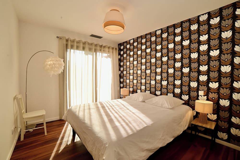 New house, heated pool, enclosed garden. Near historic center Périgueux in Périgueux, Périgord Blanc