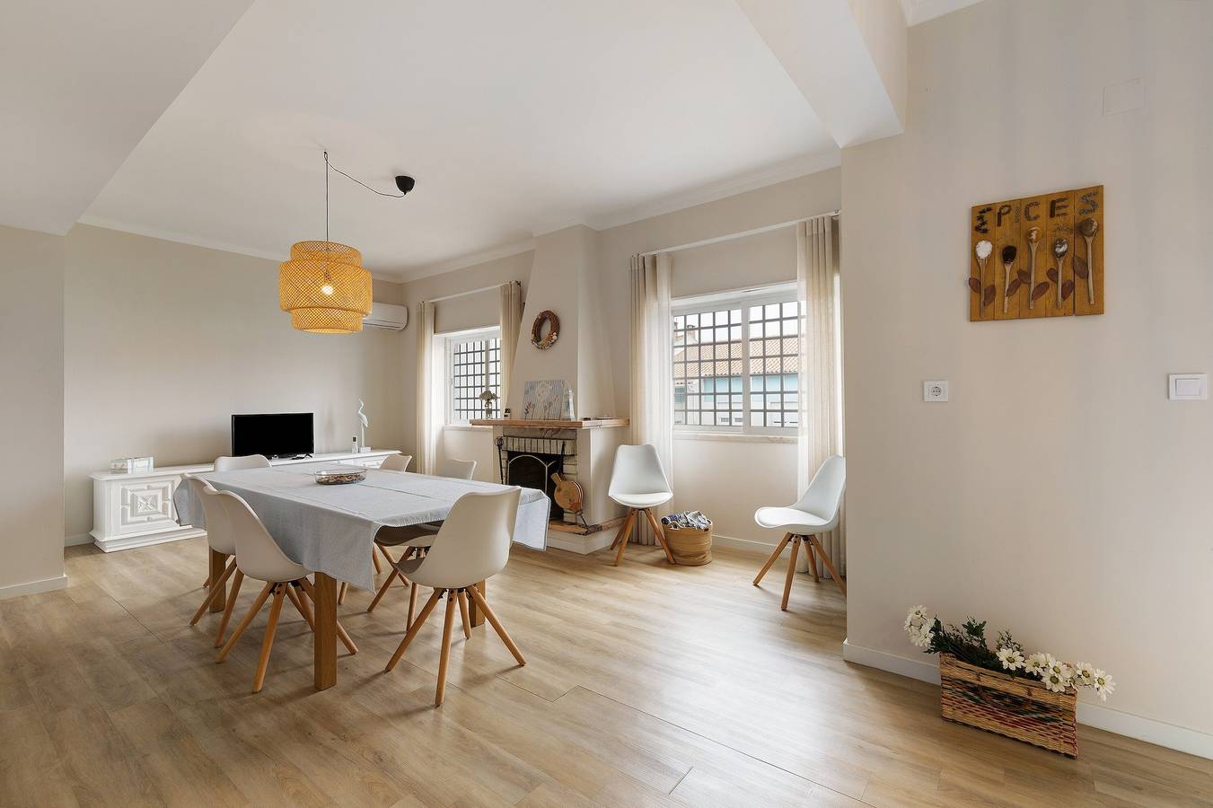 Villa "Caparica Sun Beach" com Varanda, Jardim Privado e Wi-Fi in Charneca de Caparica e Sobreda, Halbinsel von Setúbal