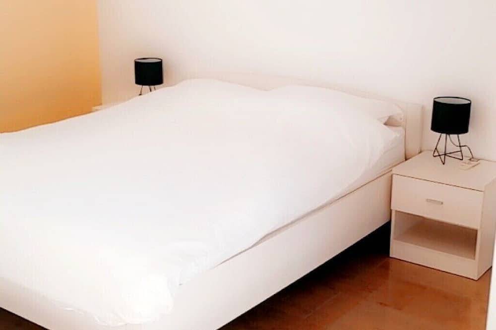 Entire apartment, 2 Bedroom Apartment conveniently situated a few steps from the sea in Lapad Bay in Dubrovnik, Grad Dubrovnik