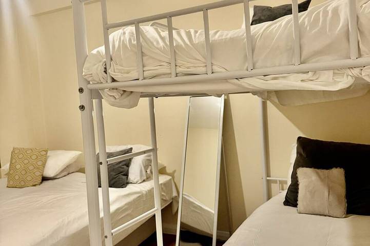 Entire apartment, Superior Family Apartment in Eastbourne, East Sussex