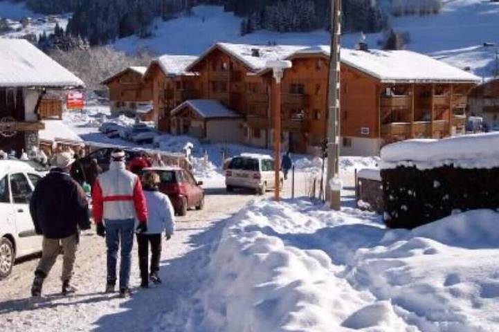 Location de vacances pour 4 personnes, avec jardin ainsi que piscine et balcon à Praz-sur-Arly