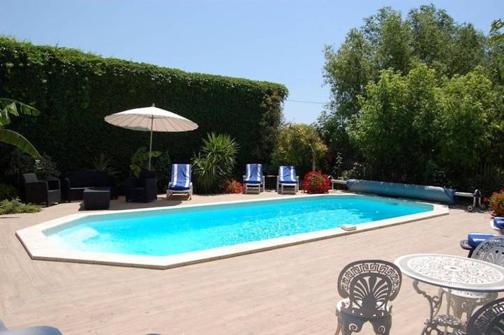 Chambre d’hôte pour 2 personnes, avec Terrasse et Jardin ainsi que Piscine et Sauna