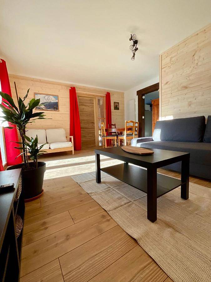 Gîte pour 4 personnes, avec Balcon et Terrasse ainsi que Jardin et Vue à La Roche-des-Arnauds