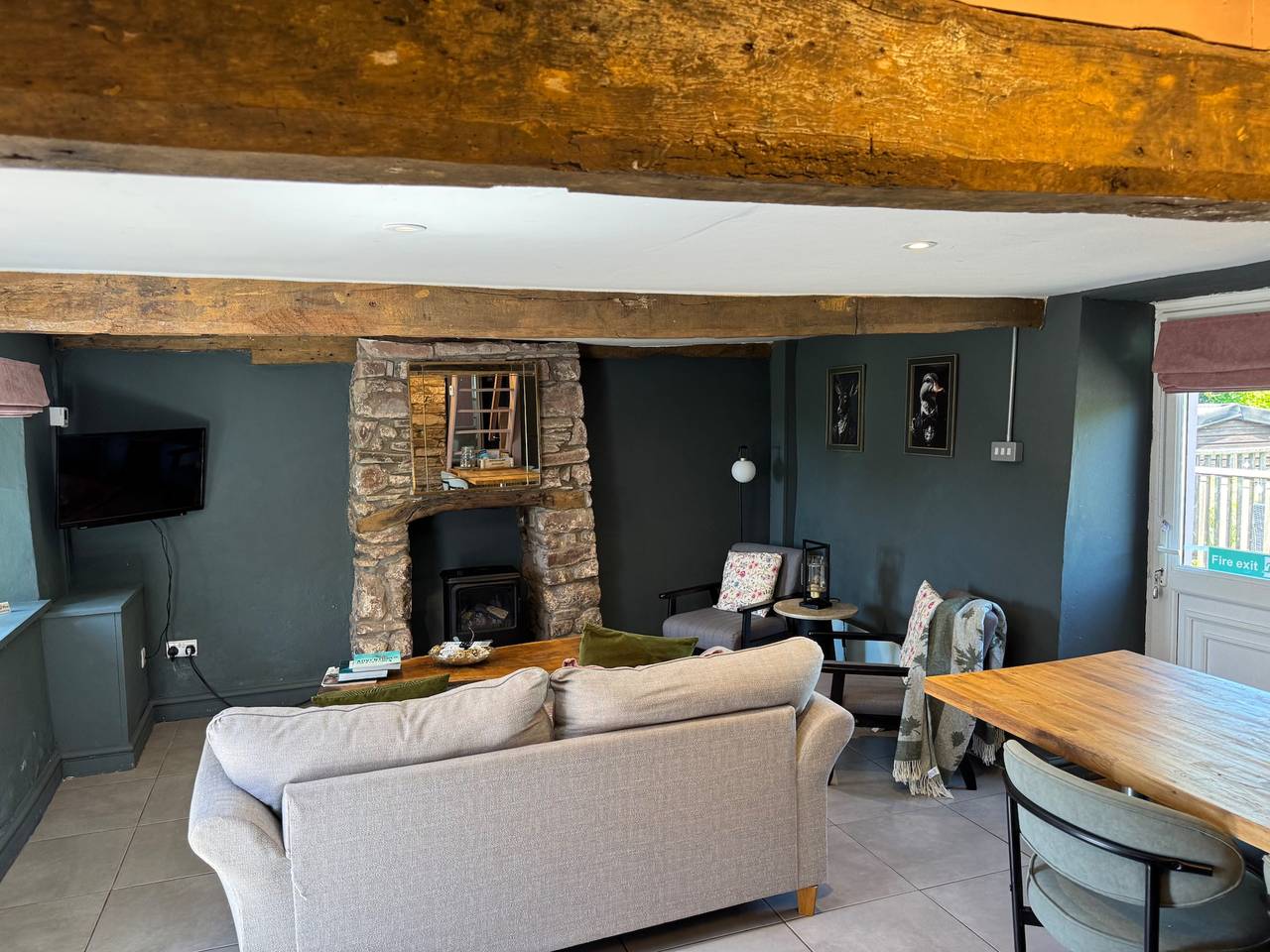 Ty Llaeth 2-Bed Cottage, Sleeps 4, Pet Friendly in Carmarthenshire