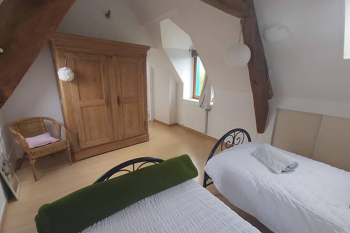 Gîte pour 8 personnes, avec Terrasse ainsi que Jardin et Piscine à Calorguen - 4