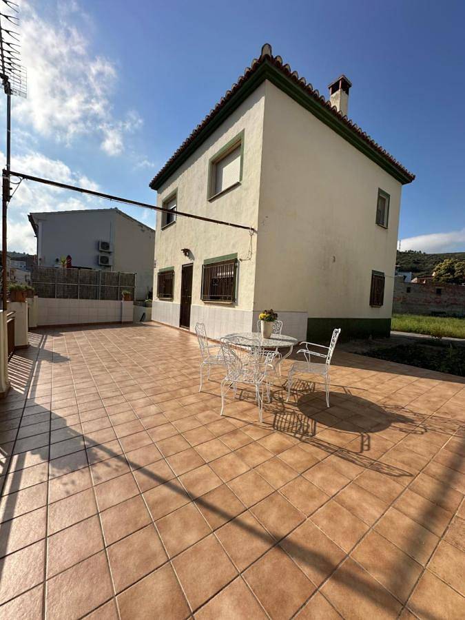 Gîte pour 5 personnes, avec jardin ainsi que vue et terrasse, animaux acceptés à Viver