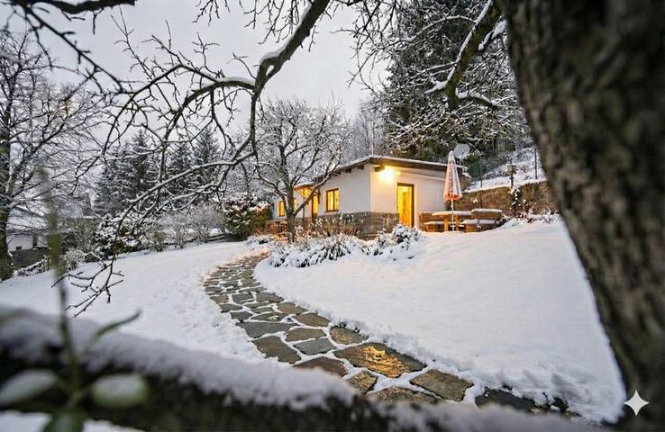 Appart’hôtel pour 11 personnes, avec jardin ainsi que vue et piscine, animaux acceptés