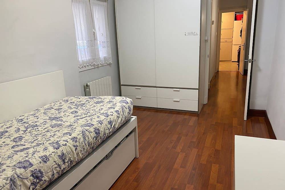 Entire apartment, Acogedor Piso Junto a la ría de Bilbao in Erandio, Bizkaia