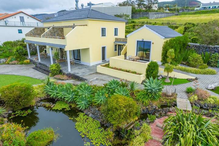 Casa de férias para 3 pessoas, com Terraço e Jardim e ainda Vista para o lago and Vista em São Jorge (Portugal)