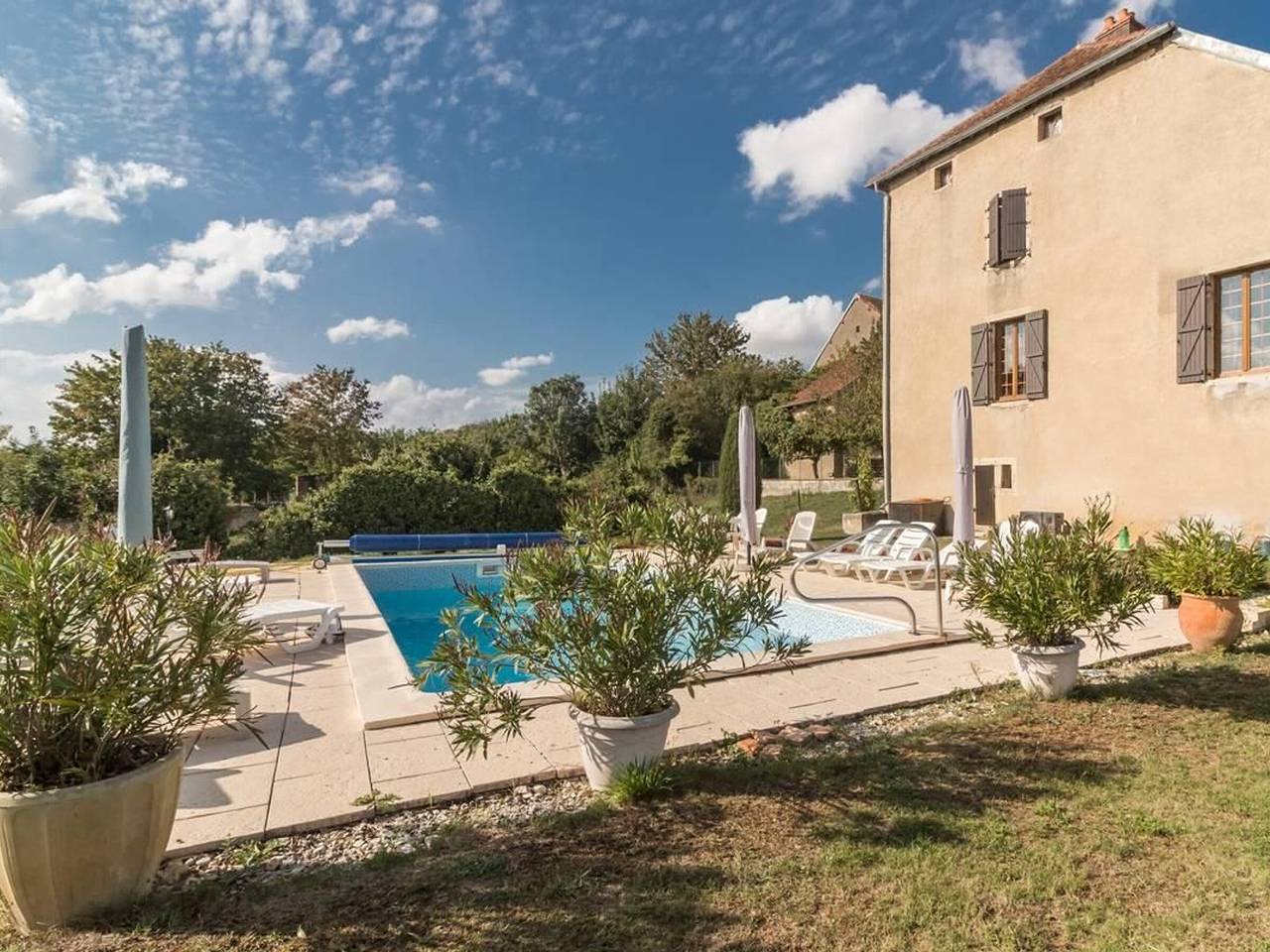 Charmantes Ferienhaus in altem Kloster mit Pool in Renève, Dijon und Umgebung