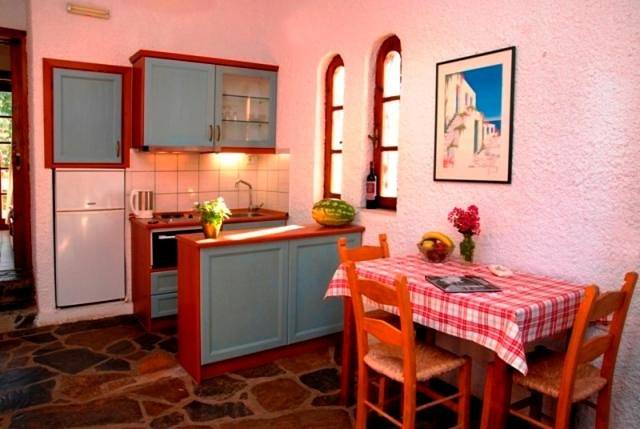 Gîte pour 3 personnes, avec vue ainsi que piscine et jardin, animaux acceptés dans Kalyves - 3