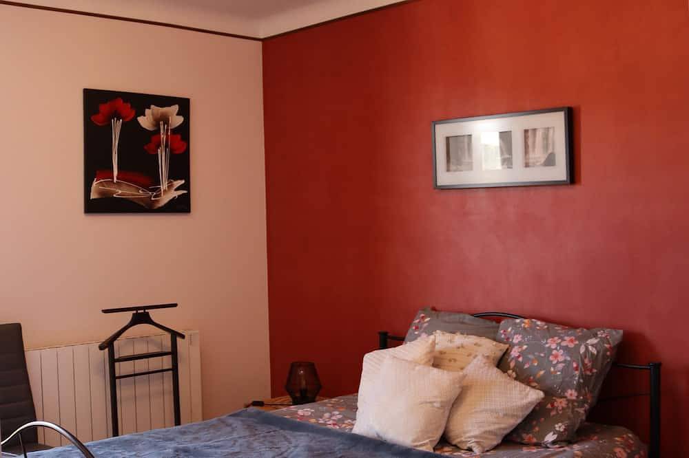 Ganze Wohnung, Apartment F2 + terrace - rated 3 stars - with village and Canigou views in Vernet-les-Bains, Parc naturel régional des Pyrénées catalanes