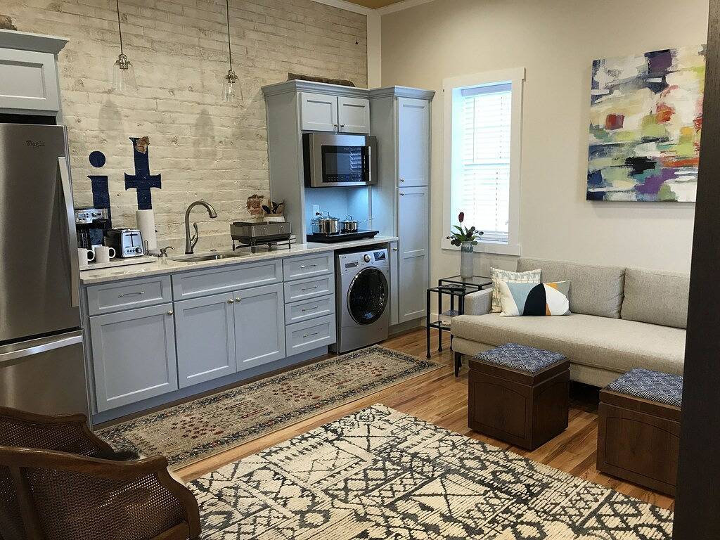 Ganze Wohnung, Park and Walk - Mayberry & Main - \"Die Hauptsuite\" - Neubau in Mount Airy, Surry County