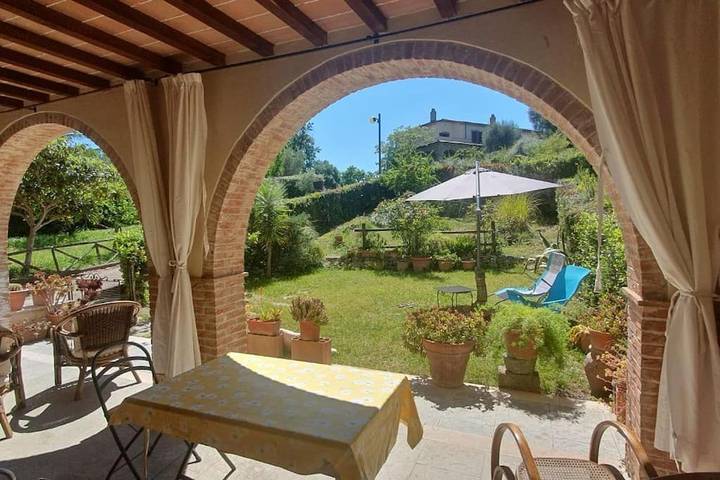 Appartamento per 6 persone, con Terrazza e Giardino nonché Panorama a Montemerano