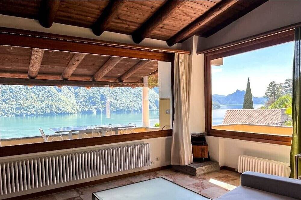 Ganze Wohnung, Exklusives Penthouse mit herrlichem Seeblick, großer Terrasse, Garten & Pool in Cressogno, Valsolda