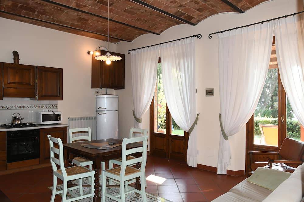 Ganze Wohnung, Charmantes Ferienhaus mit 2 Schlafzimmern und 1 Badezimmer in Iano, Florenz Provinz