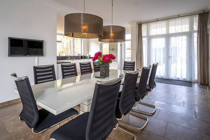 Komfortables, großes Ferienhaus in Karlshagen mit Sauna in Strandnähe in Karlshagen, Usedomer Norden