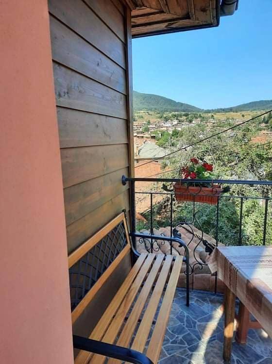 Maison d’hôte pour 4 personnes, avec vue et terrasse à Koprivchtitsa