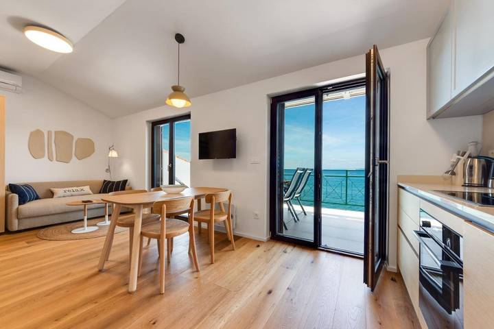 Ferienhaus für 3 Personen, mit Pool und Balkon - 1
