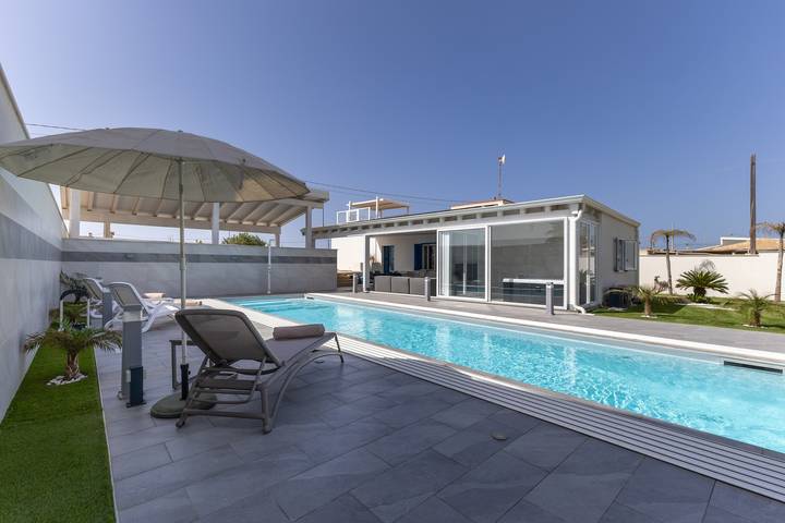Casa vacanza per 8 persone, con Idromassaggio e Giardino a Santa Maria del Focallo