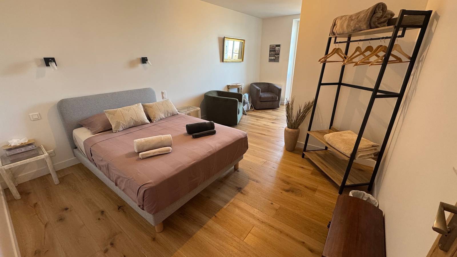 Habitación “Chambre Mésange” con vistas al lago, terraza privada y Wi-Fi in Excenevex, Thonon-les-Bains region