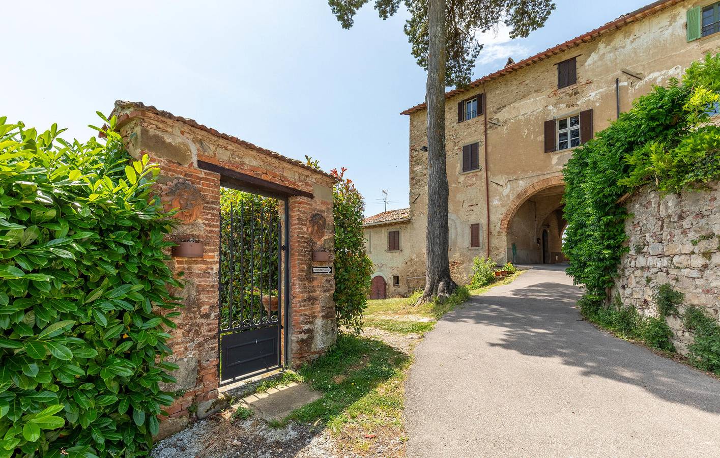 Apartamento junto a la piscina con aparcamiento y jardín in Città di Castello, Valtiberina