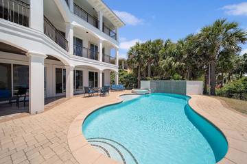 Vacation House for 24 Guests in Miramar Beach, Emerald Coast, Picture 1