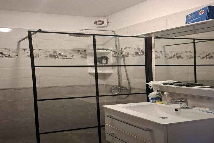 Ganze Wohnung, Two Bedroom Apartment with Sea View and Terrace in Ston, Dubrovnik-Neretva