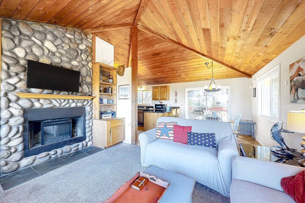 Elegantes Haus mit herrlichem Meerblick und Dämpfen privaten Whirlpool. Hunde okay! in Heceta Beach, Lane County