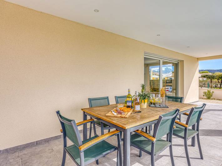 Location de vacances pour 8 personnes, avec jardin ainsi que terrasse et vue à Goudargues - 3