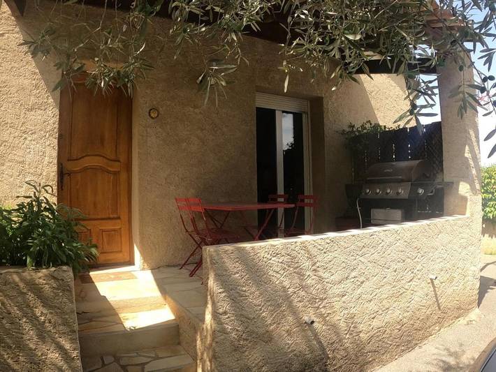 Location de vacances pour 6 personnes, avec piscine et jardin ainsi que terrasse et jacuzzi, animaux acceptés à Peyruis - 4