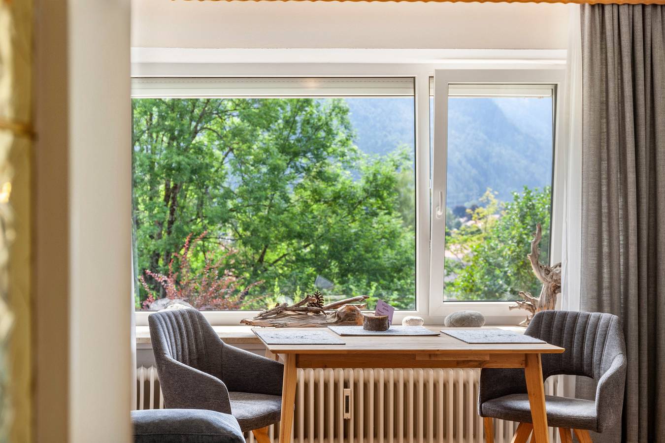 Ganze Wohnung, Ferienwohnung 'Haus Latschenhang 5 Karwendel' mit Bergblick, privater Terrasse und Wlan in Mittenwald, Bayerische Alpen