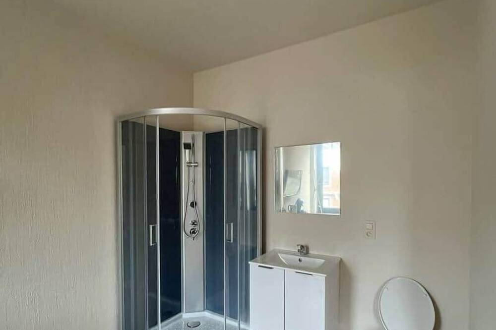 Appartement entier, Station 64 A2 Charleroi-Airport in Ransart, Charleroi