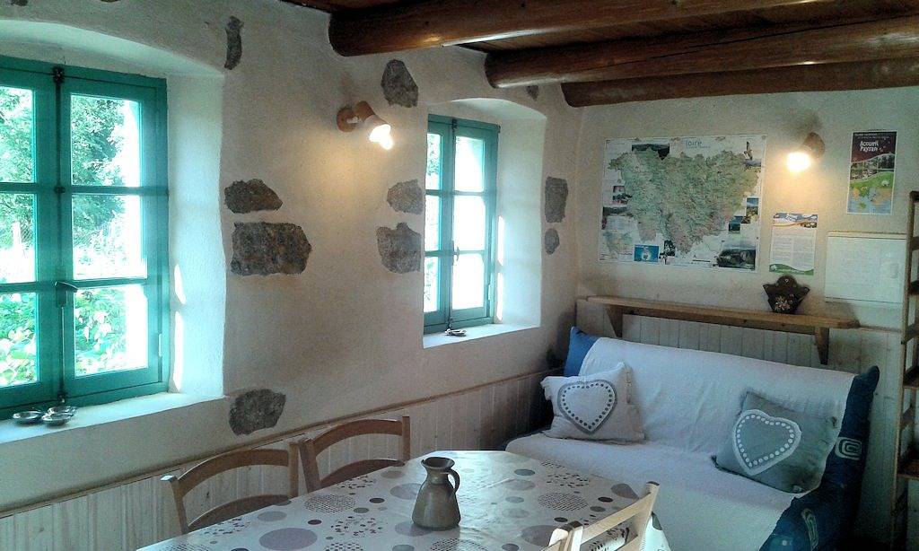 Maison au fond du jardin in Chenereilles, Massif central