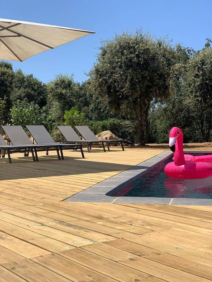 Gîte pour 2 personnes, avec jardin et terrasse ainsi que vue et piscine à Calenzana - 2