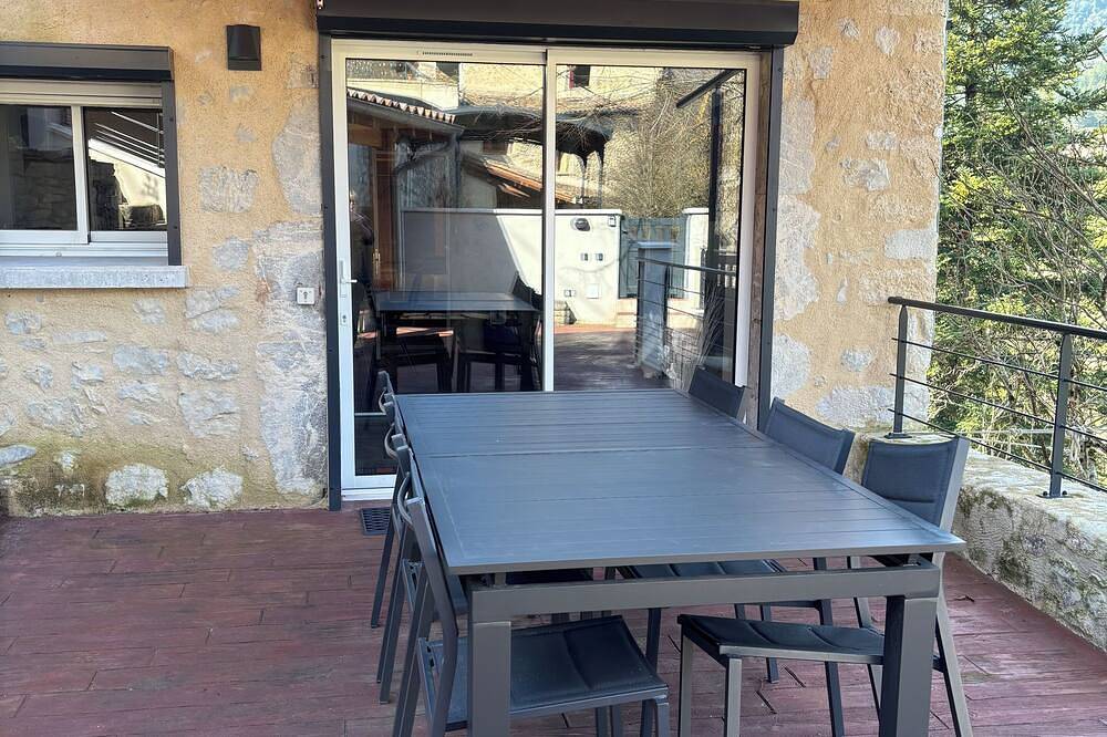 Very pretty gîte surrounded by mountains and a stone's throw from the Drôme river. in Espenel, Región de Die