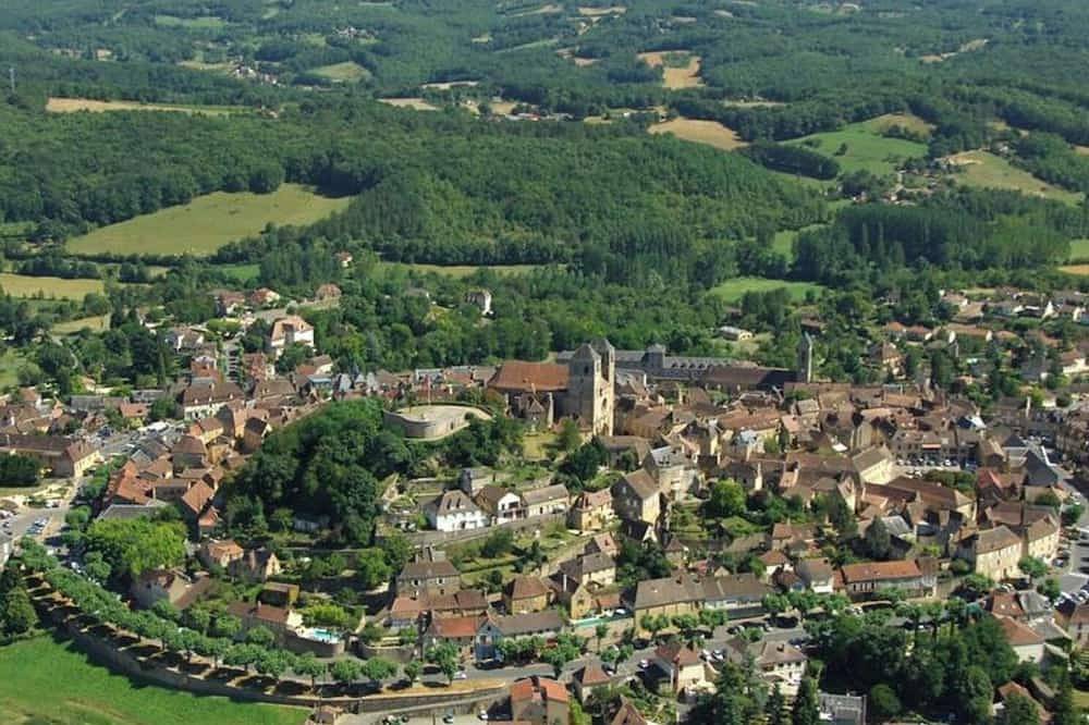Appartement entier, Comfortable garden apartment in historic hill town - parking and plunge pool. . in Gourdon, Quercy