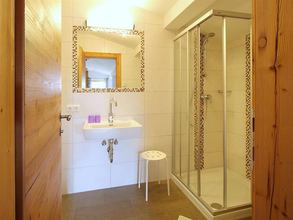 Geheel vakantieappartement, Vierpersoonskamer douche, Wc in Leogang, Pinzgau
