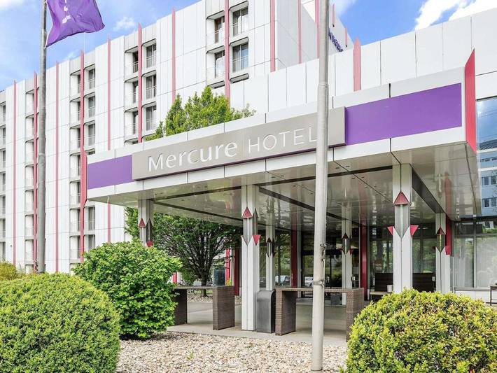 Hotel für 3 Personen, mit Terrasse und Pool sowie Sauna in Sindelfingen