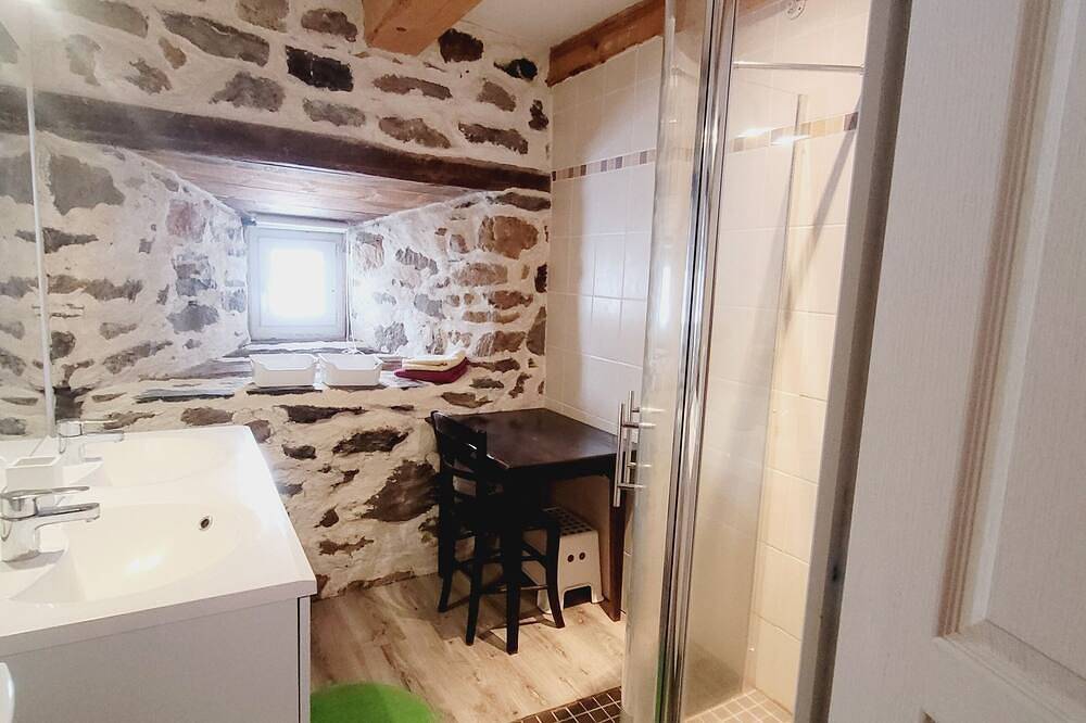 🏡 Traditional Auvergne house - Authentic stay in the heart of Auvergne in Saint-Donat, Parque Natural Regional Volcans d'Auvergne