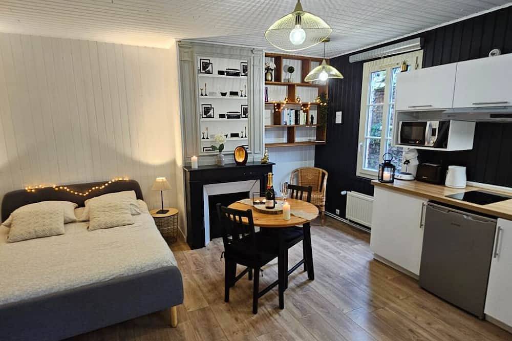 Entire apartment, L'or Noir - Studio Cosy sur les Quais de St Valery en Caux in Saint-Valery-en-Caux, Dieppe region