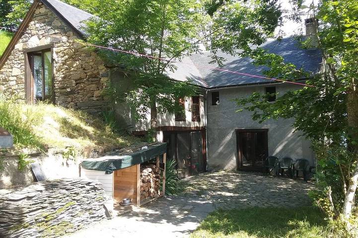 Location de vacances pour 22 personnes, avec jardin à ENS