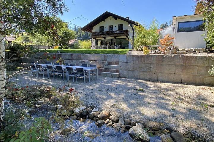 Ferienhaus für 32 Personen, mit Balkon und Garten sowie Sauna in Fischbachau